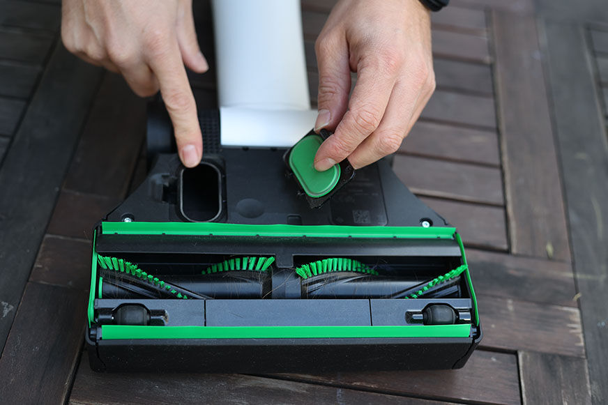 Die Öffnungen zur Reinigung der EB7